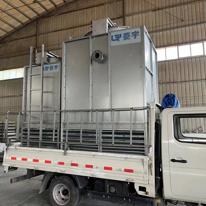 河南鄭州菱宇車載式方形逆流式鋼板冷卻塔整體出貨到很多的客戶現場