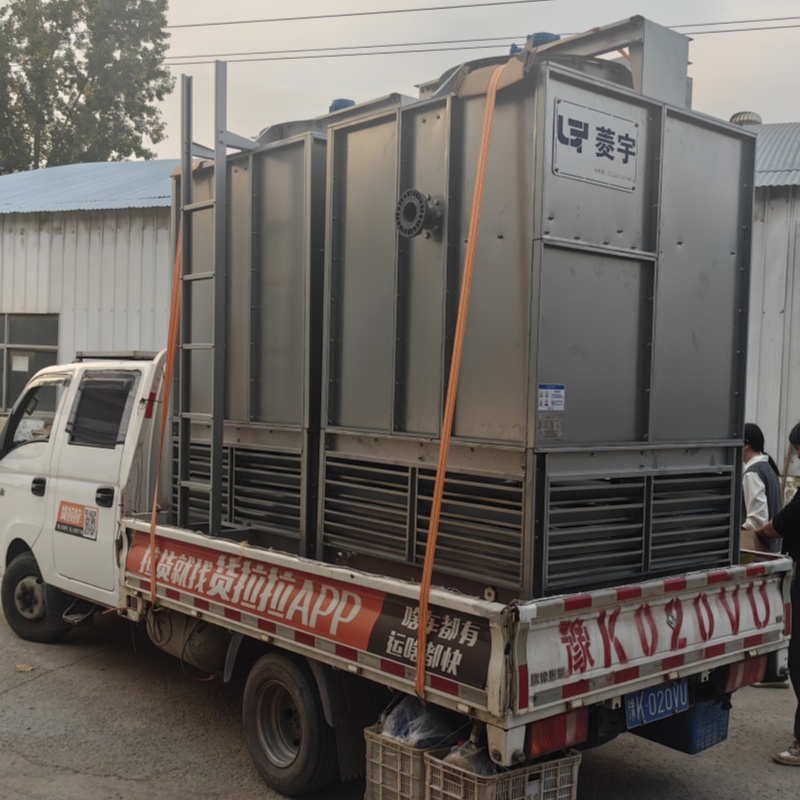 河南鄭州菱宇小型號方形逆流車載式鋼板冷卻塔運輸到客戶現場